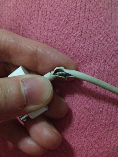 充电头裂了一条缝还能用吗