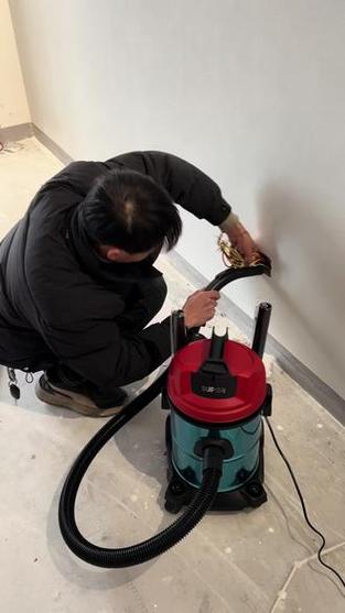 吸尘器怎么打开清理图