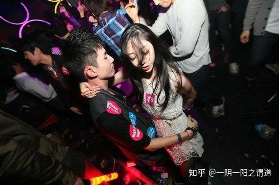 做外围和夜场哪个赚钱