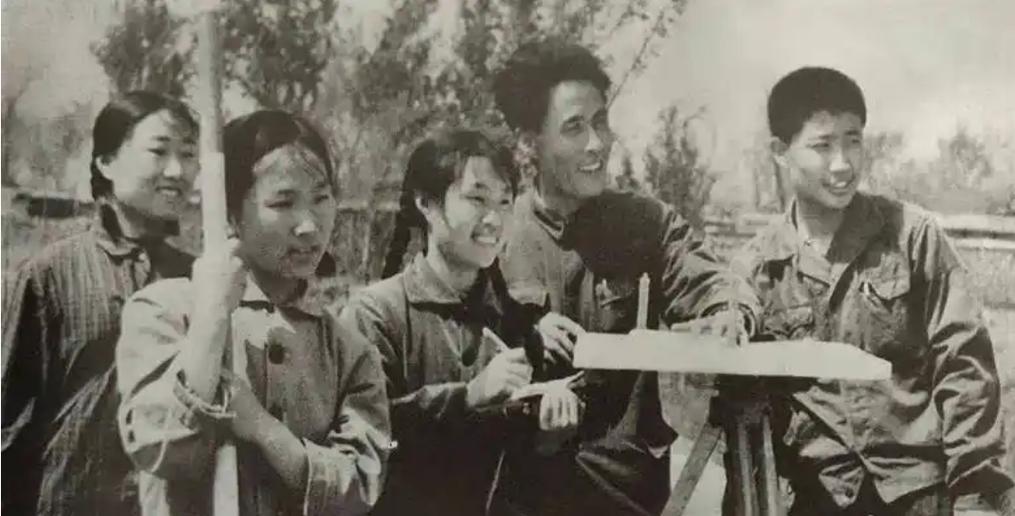 全村供我上大学,我回村报恩文