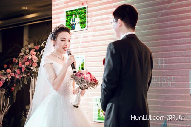 风华合伙人吴彦祖参加婚礼