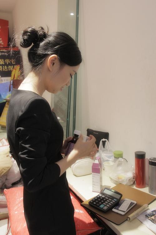 卖房子的女销售员截图2
