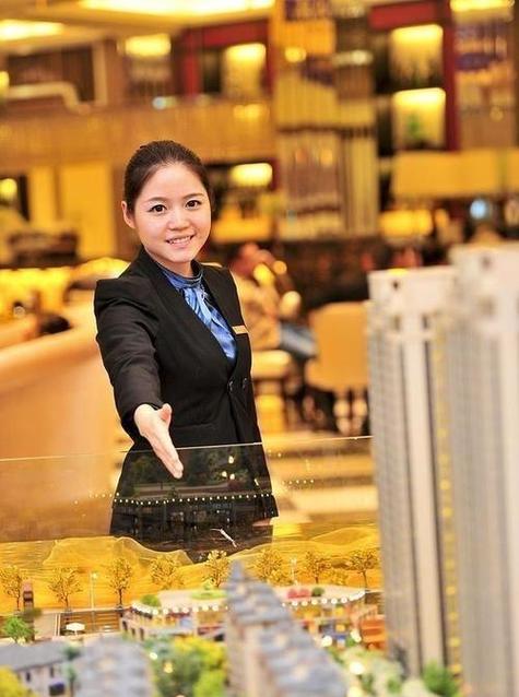 卖房子的女销售员截图3