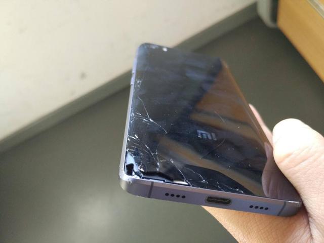 手机后盖碎了在保修范围之内吗