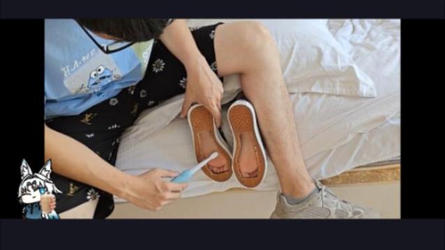 脱鞋挠脚心搞笑短片