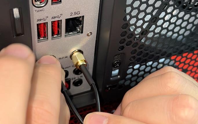 主板自带的wifi天线怎么安装