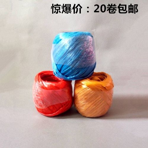 将一束塑料捆扎绳撕成线状,用手