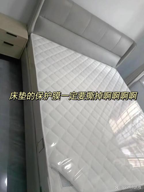 床上的垫子上的塑料膜需要扯掉吗