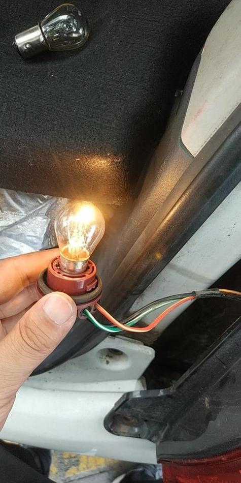 电动车刹车灯亮着车不走
