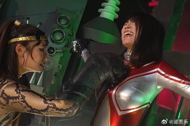 穿女奥特曼皮套