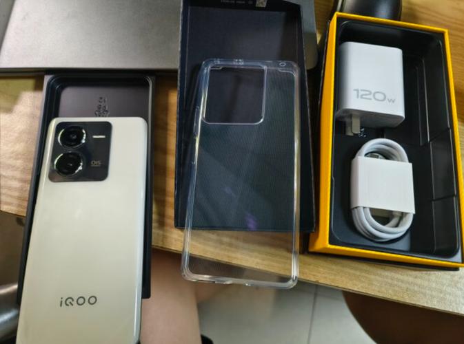 iQOOz8双卡卡槽在哪