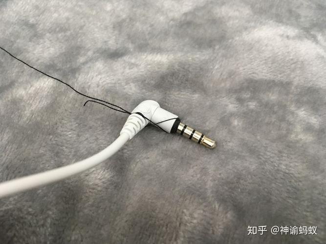 插上耳机siri自动弹出