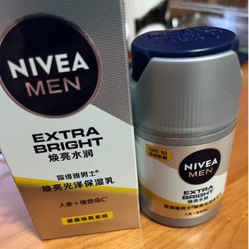 男生皮肤暗沉发黄怎么改善