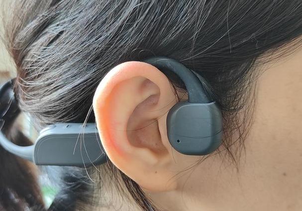 入耳式耳机声音闷