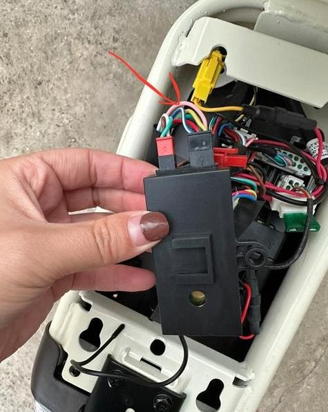 爱玛解除滴滴声最简单方法