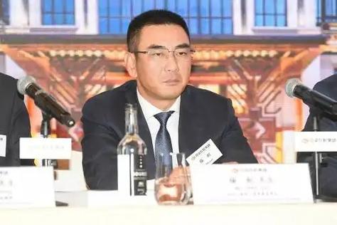 中梁集团董事长简介