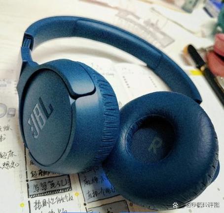 隔绝外部噪音的耳机