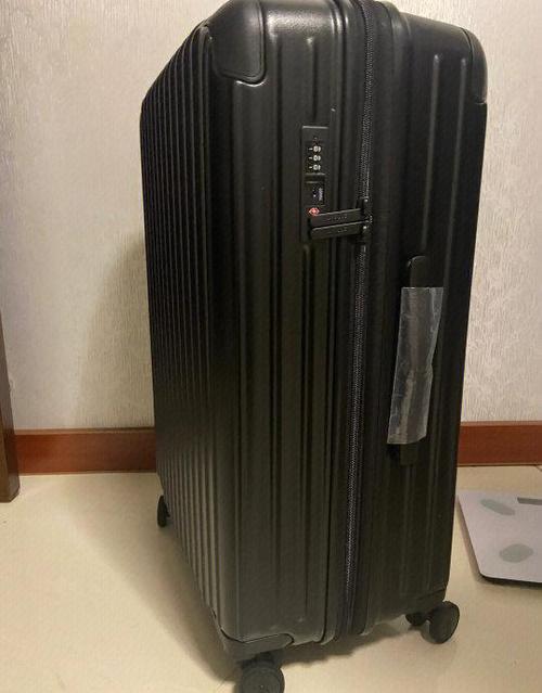 银色行李箱和黑色行李箱哪个更耐用