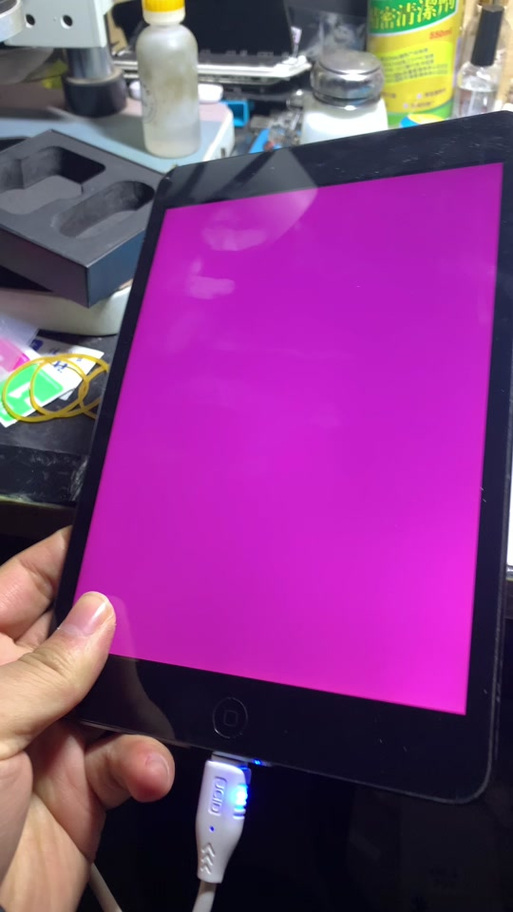 ipad屏幕有一条紫色的线