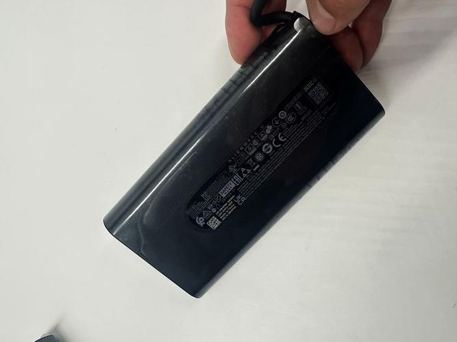 外星人电脑充电器原装是戴尔的吗