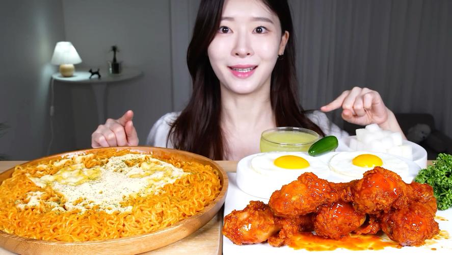 韩国吃播炸鸡和火鸡面