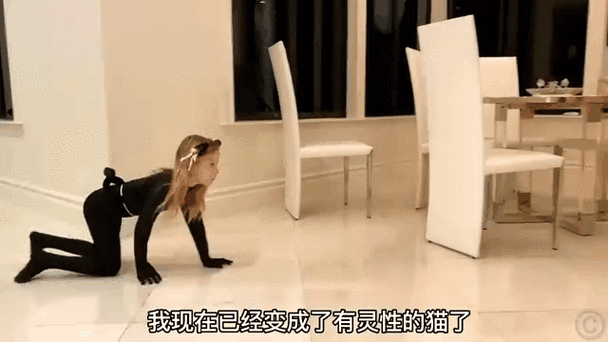 小女孩变成猫的视频