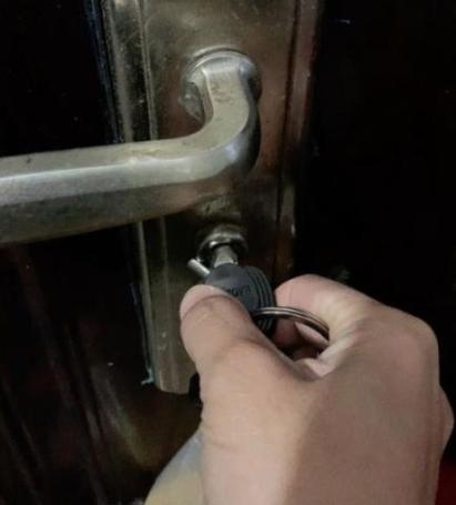 防盗门锁拔不出钥匙维修方法
