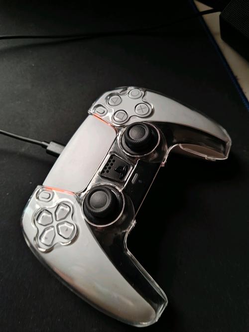 ps5手柄可以一边充电一边玩吗