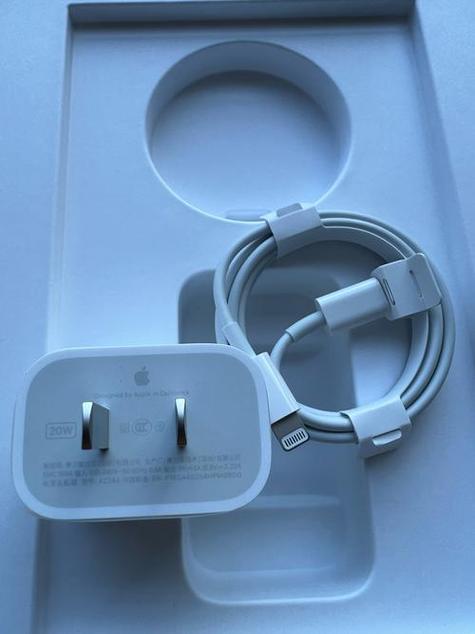 iPad 充电器
