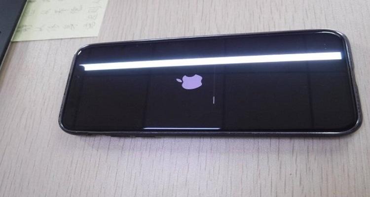 苹果摔了屏幕出现白色条纹