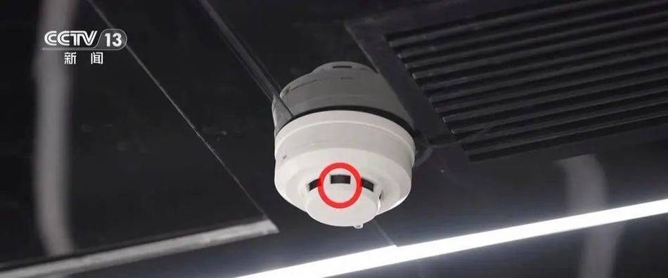 烟雾报警器内有摄像头吗