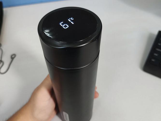 保温杯盖显示温度什么原理