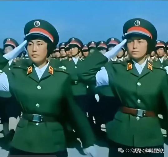 国庆阅兵女兵方队视频