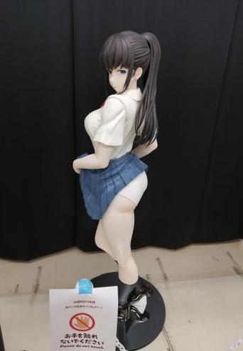 女生嫌弃脸摆短小手势