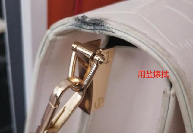 包上面的金属掉漆怎么办