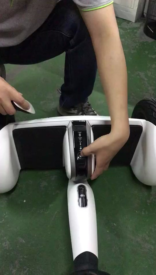 九号平衡车plus遥控器怎么用