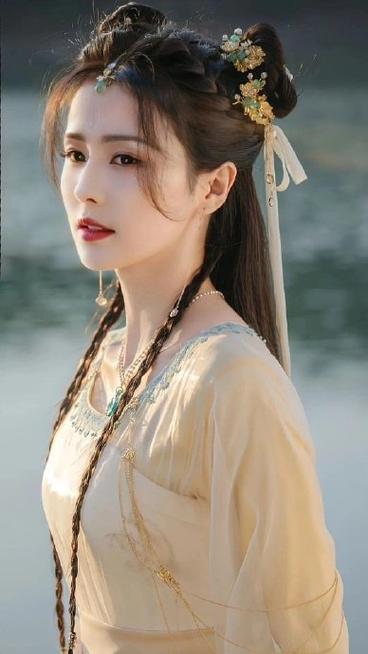 白鹿莫离图片