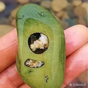假石头用什么做的