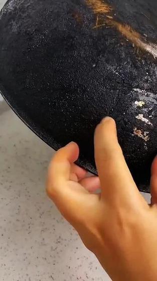 新买的不锈钢锅黑色东西怎么清洗