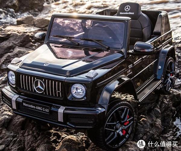 用玩具车假装有豪车