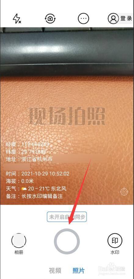 右下角有时间的相机