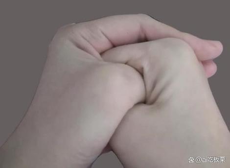 男人回复女人抱拳啥意思