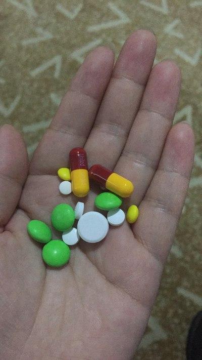 现实吃药图片