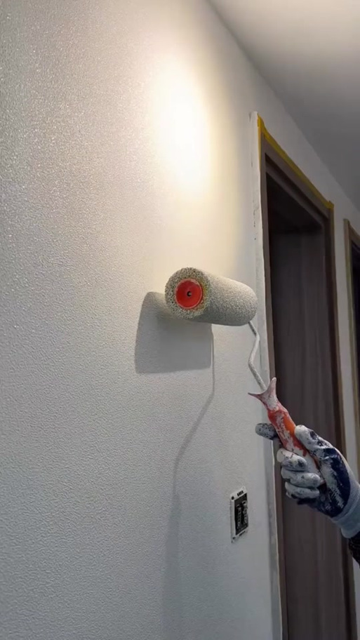 乳胶漆墙用什么粘东西