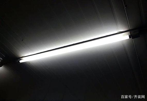 灯管闪一下就灭