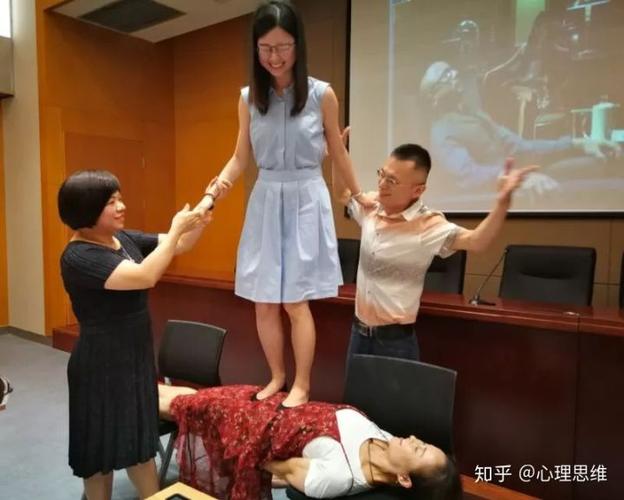 学校集体催眠认知修改最新章节更新