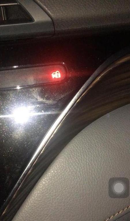 为啥别的车不闪防盗灯