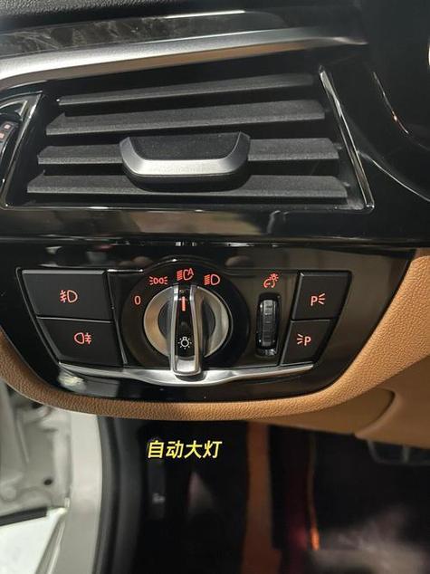 宝马车内氛围灯怎么开启和关闭的
