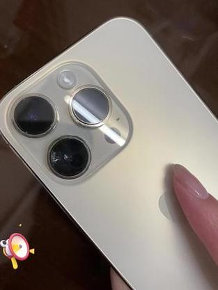 iphone镜头边缘磨损