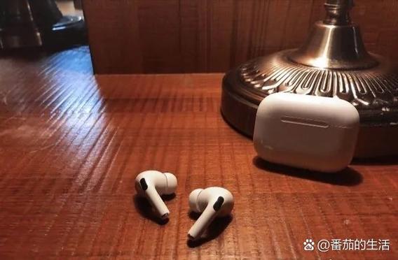 苹果耳机充电时灯会一直亮吗
